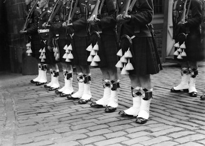 Soldatenbenen met witte slobkousen over hun laarzen, Bestanddeelnr 190-1034 photo