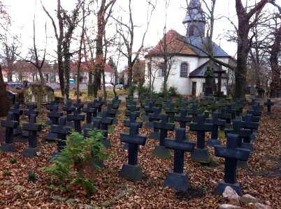 Soldatenfriedhof Kirche Johannes der Täufer (Halle) 01
