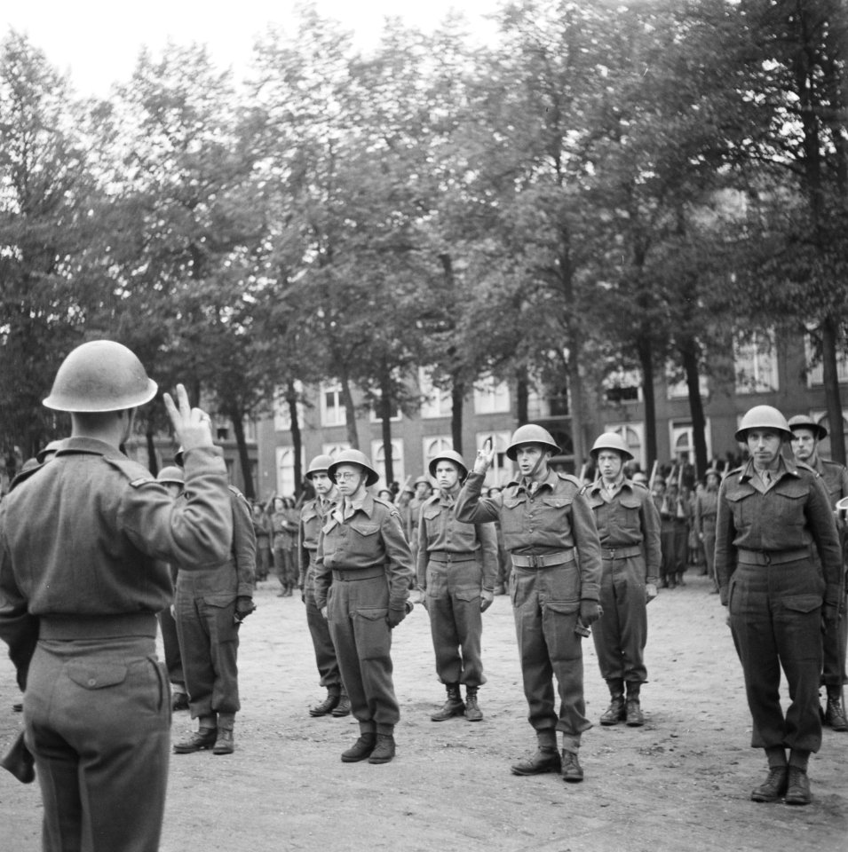 Soldaten leggen eed af, Bestanddeelnr 900-7798