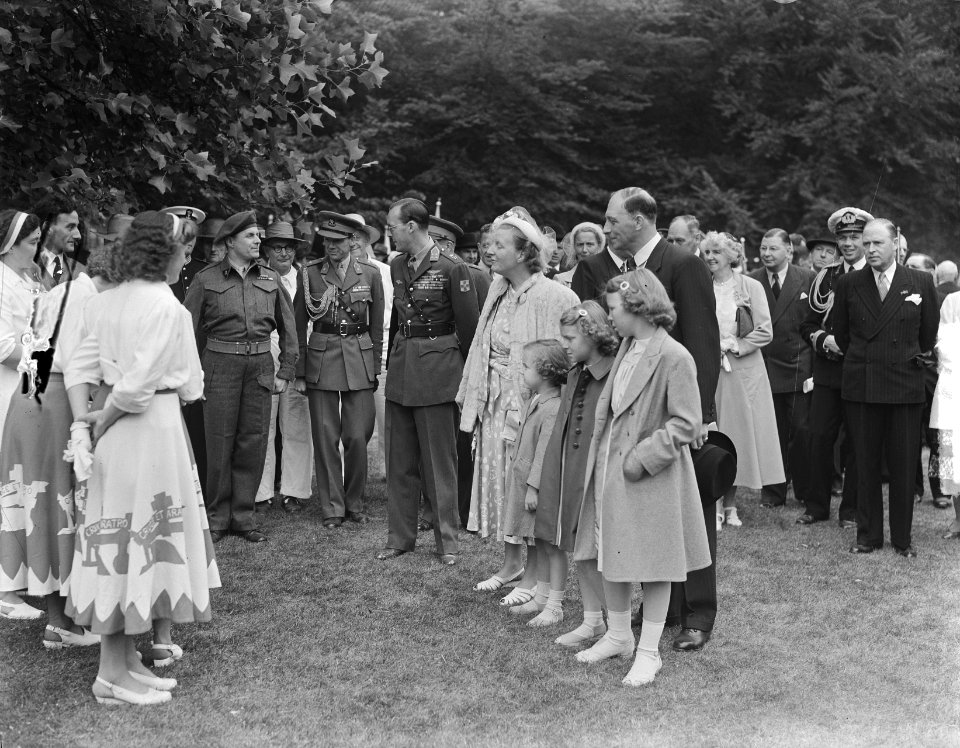 Soestdijk, Koninklijke familie in gesprek, Bestanddeelnr 903-4778