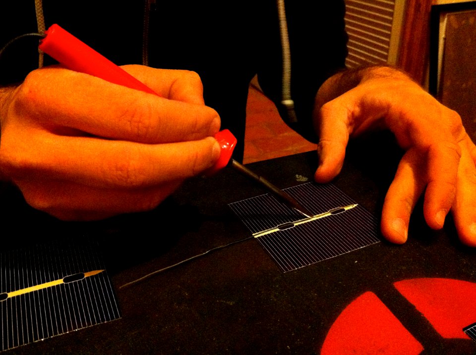 Soldering Solar Cells