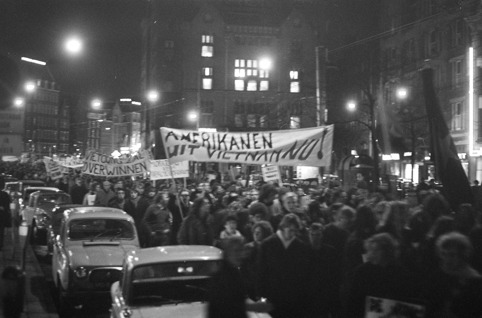 Solidariteitsdemonstratie voor het USA-moratoriumcomite tegen Amerikaanse troepe, Bestanddeelnr 922-9729