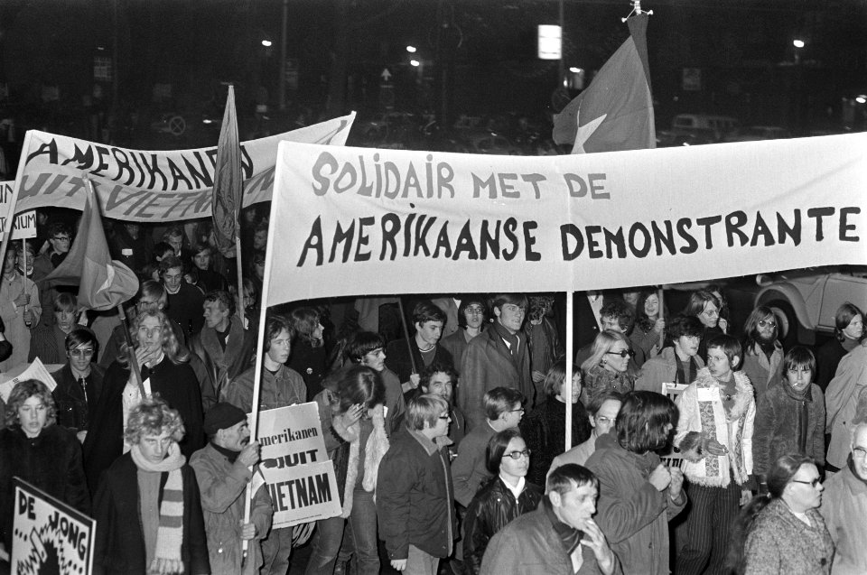 Solidariteitsdemonstratie voor het USA-moratoriumcomite tegen Amerikaanse troepe, Bestanddeelnr 922-9728