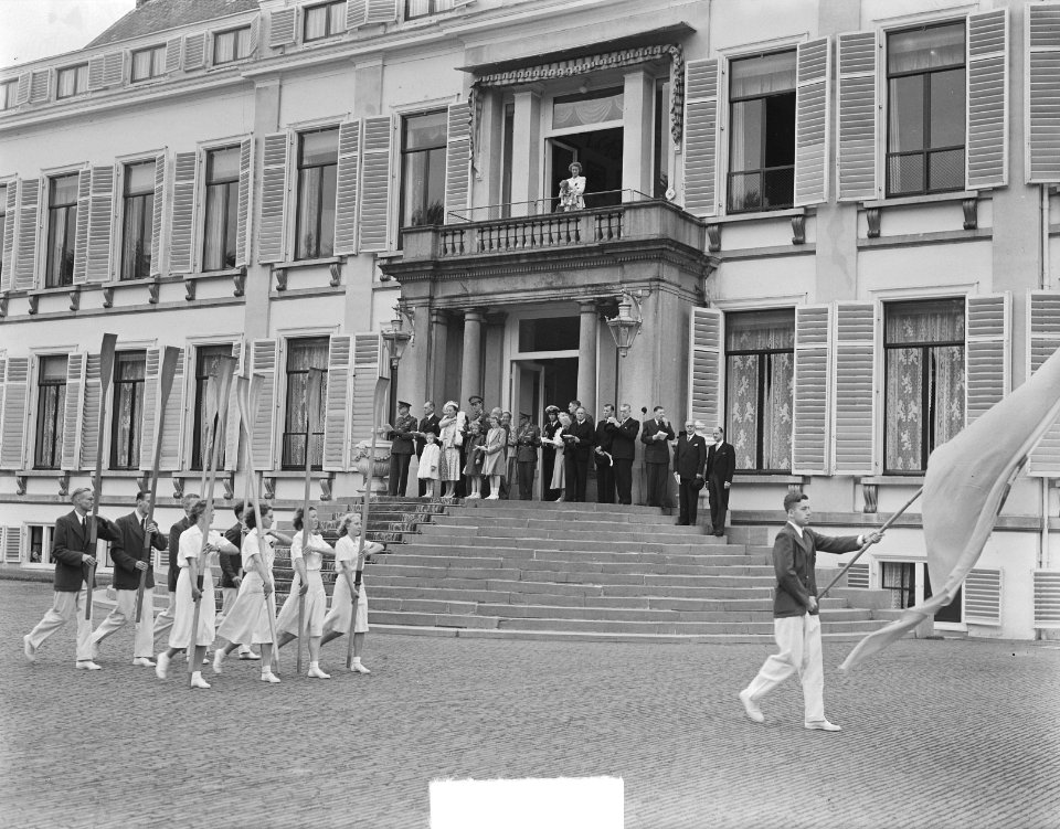 Soestdijk, defile roeisters, Bestanddeelnr 903-4781