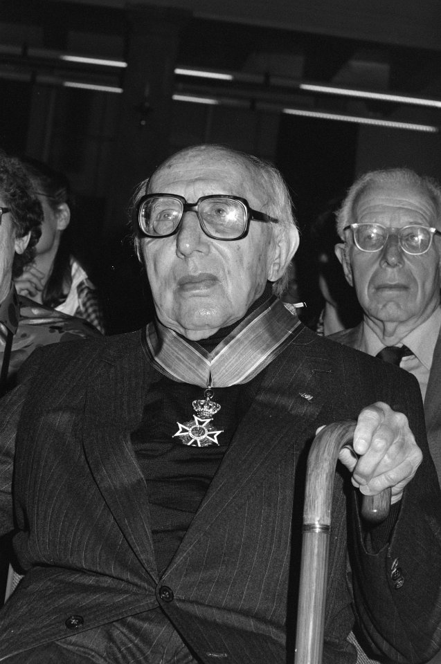 Socioloog Norbert Elias onderscheiden door minister Deetman (Amsterdam), Bestanddeelnr 934-0168