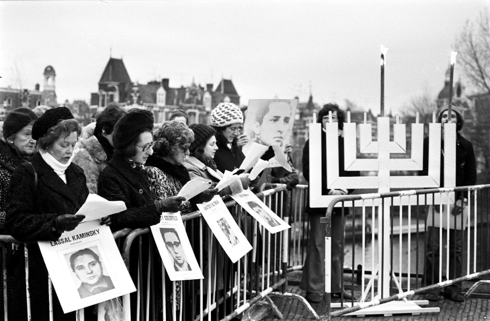 Solidariteitscomite voor Joden in Sovjet Unie demonstre bij Russische ambassade , Bestanddeelnr 927-6337
