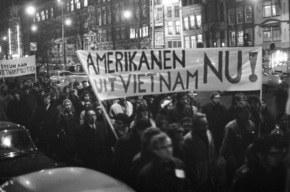 Solidariteitsdemonstratie voor het USA-moratoriumcomite tegen Amerikaanse troepe, Bestanddeelnr 922-9731