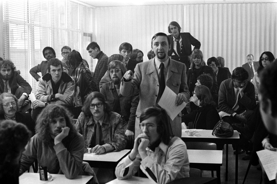 Solidariteitsvergadering op School voor Journalistiek t Utrecht met de bezetters, Bestanddeelnr 923-1572