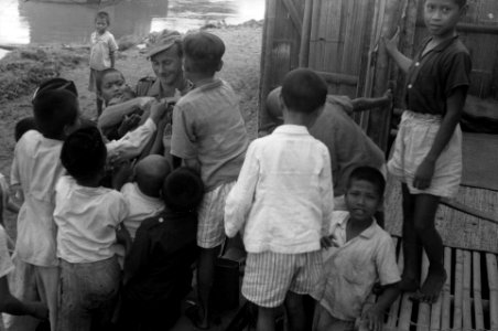 Soldaat Arie Romijnders uit Eindhoven werd in Tebing Tinggi (Zuid-Sumatra) door , Bestanddeelnr 2948
