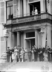 Soestdijk, Koninklijke Familie op balkon Prinses Marijke, Bestanddeelnr 903-4793