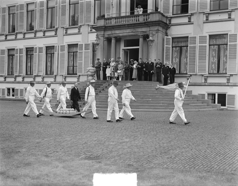 Soestdijk, defile kaasdragers, Bestanddeelnr 903-4782