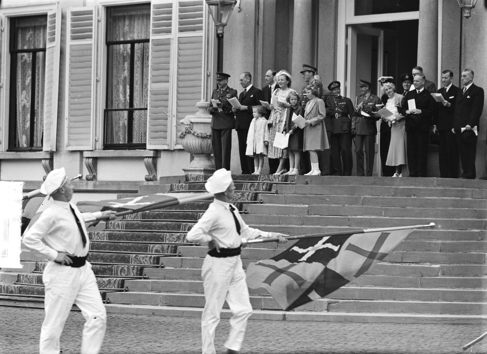 Soestdijk, defile vendelswaaien, Bestanddeelnr 903-4788