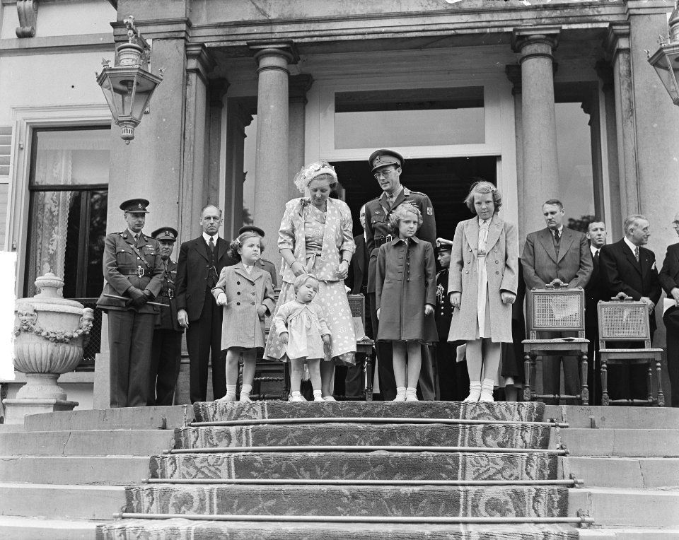 Soestdijk, defile Koninklijke Familie, Bestanddeelnr 903-4800