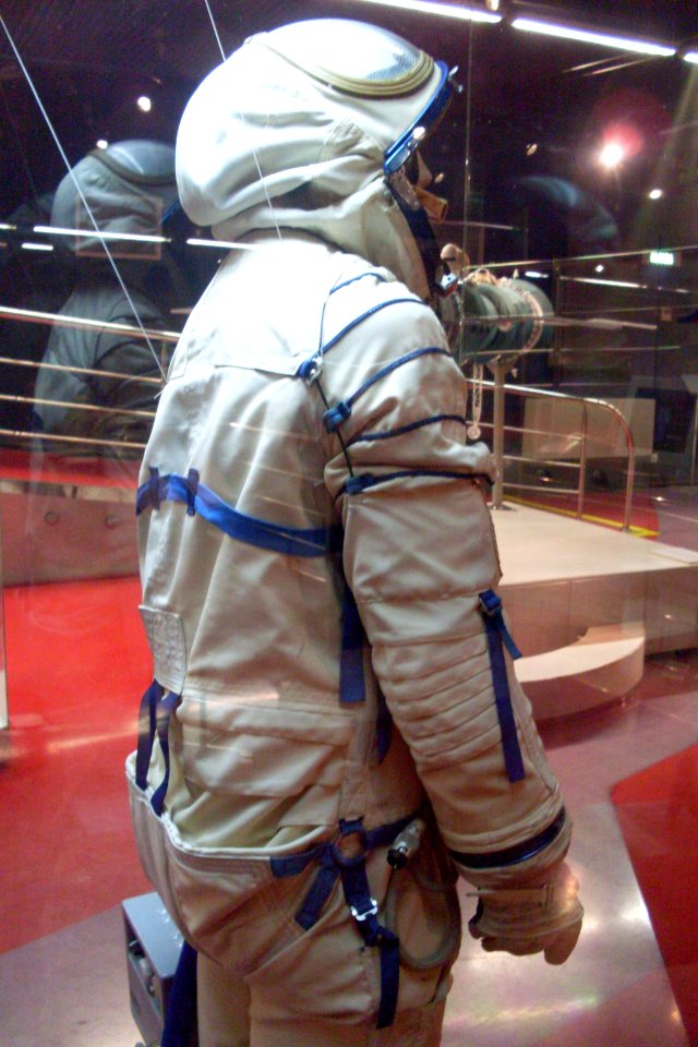 Sokol K space suit (MMA 2011) (2)