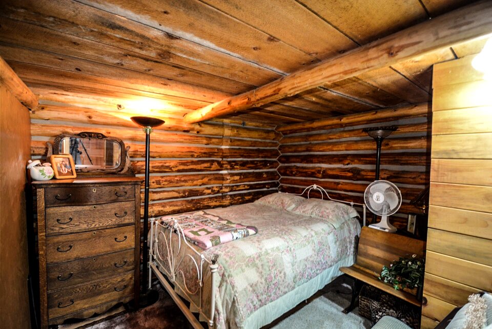 Bedroom rustic country