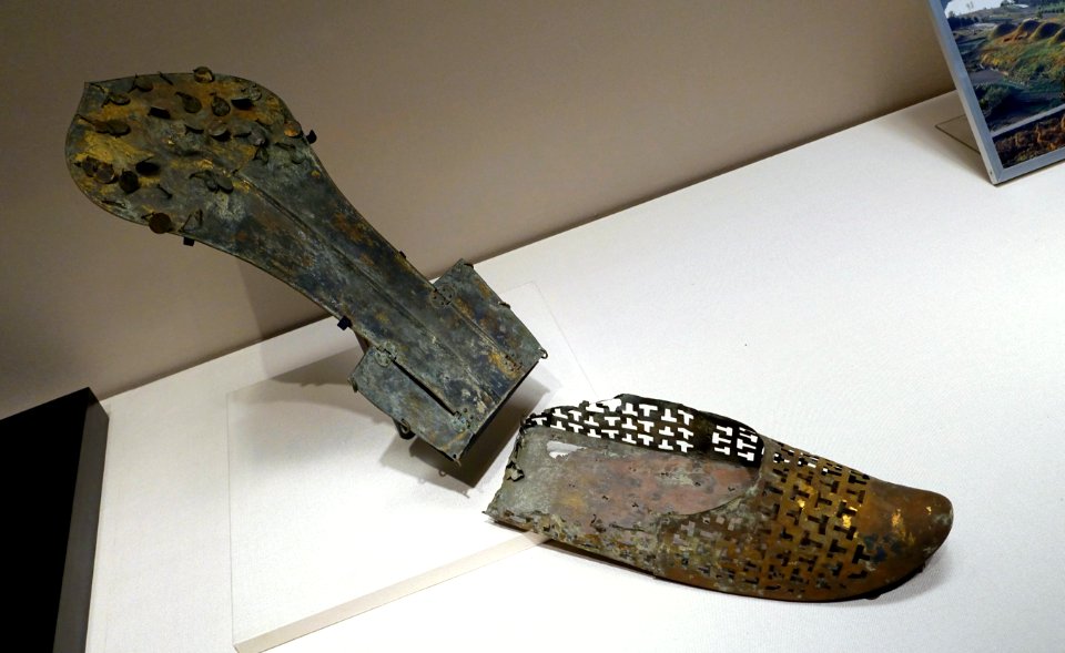 Shinguard and shoe, attributed to Changnyeong, Korea, Three Kingdoms period, 500s AD, gilt bronze - Tokyo National Museum - Tokyo, Japan - DSC08147