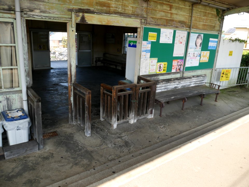Shin Yokaichi station ticket gates from inside 20201014