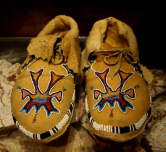 Shoshone moccasins, c. 1900 - Bata Shoe Museum - DSC00536