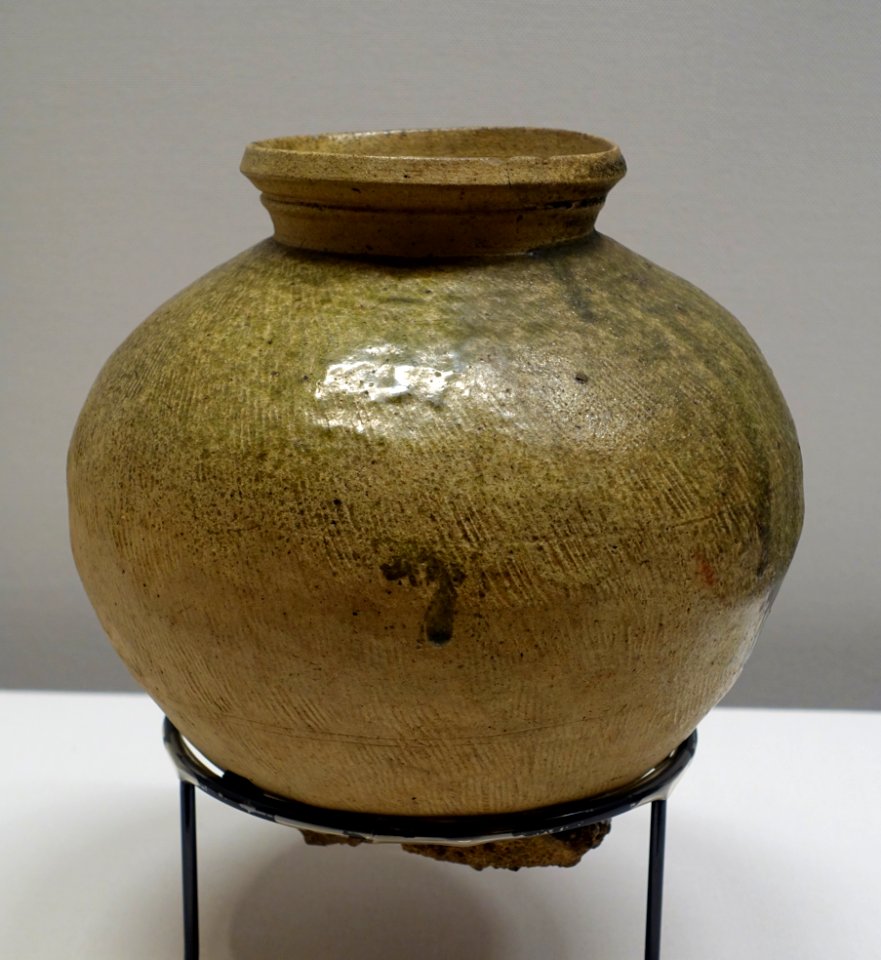 Short-necked jar, Sue ware, excavated at Rurikozuka Tumulus, Kisarazu-shi, Chiba, Kofun (Asuka) period, 600s AD, stoneware - Tokyo National Museum - Ueno Park, Tokyo, Japan - DSC09179