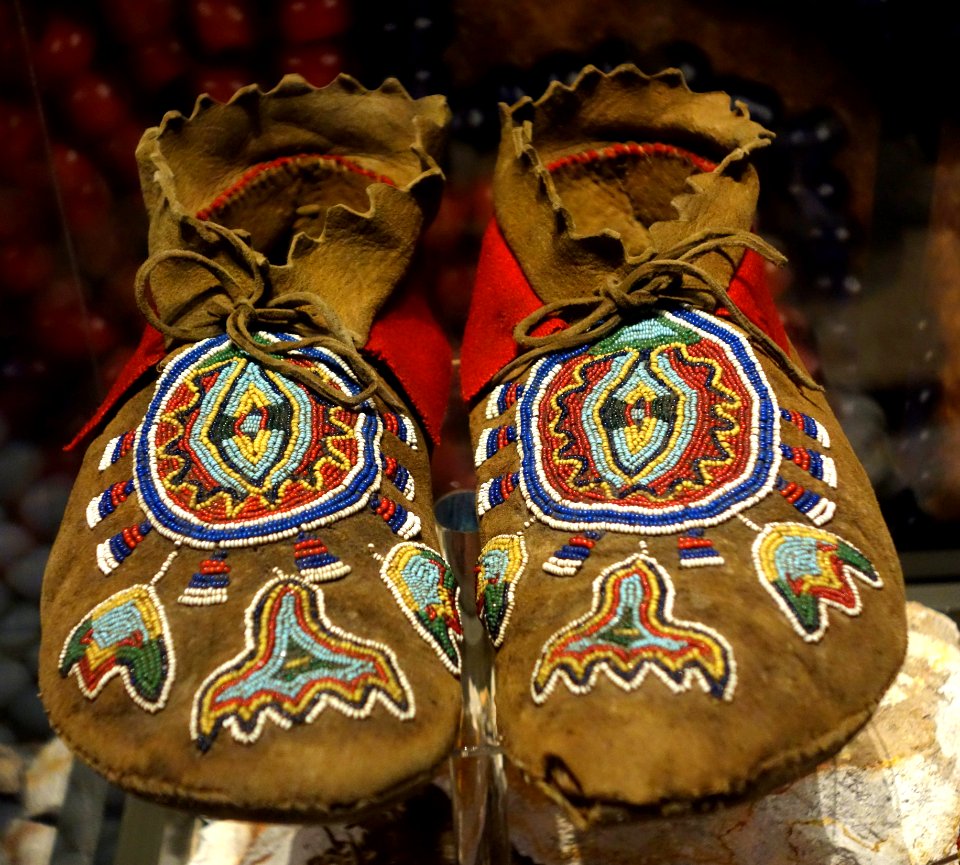 Shoshone moccasins, 1860-1880 - Bata Shoe Museum - DSC00549