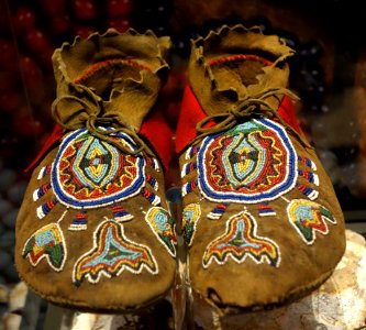 Shoshone moccasins, 1860-1880 - Bata Shoe Museum - DSC00549