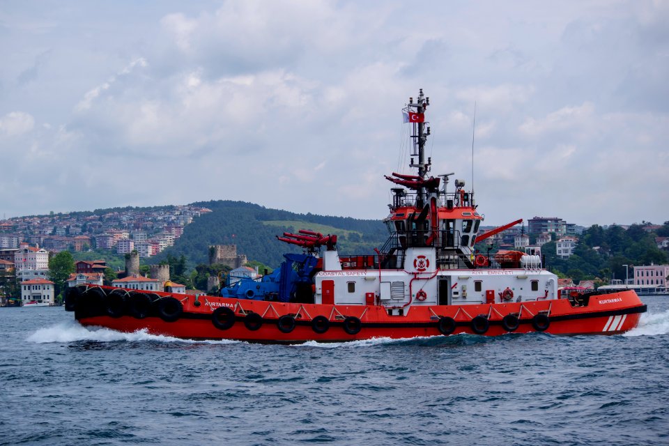 Ships in Istanbul 03