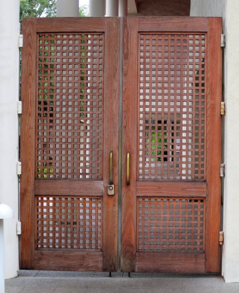 Side doors of Honolulu Museum of Art designed by John Hara