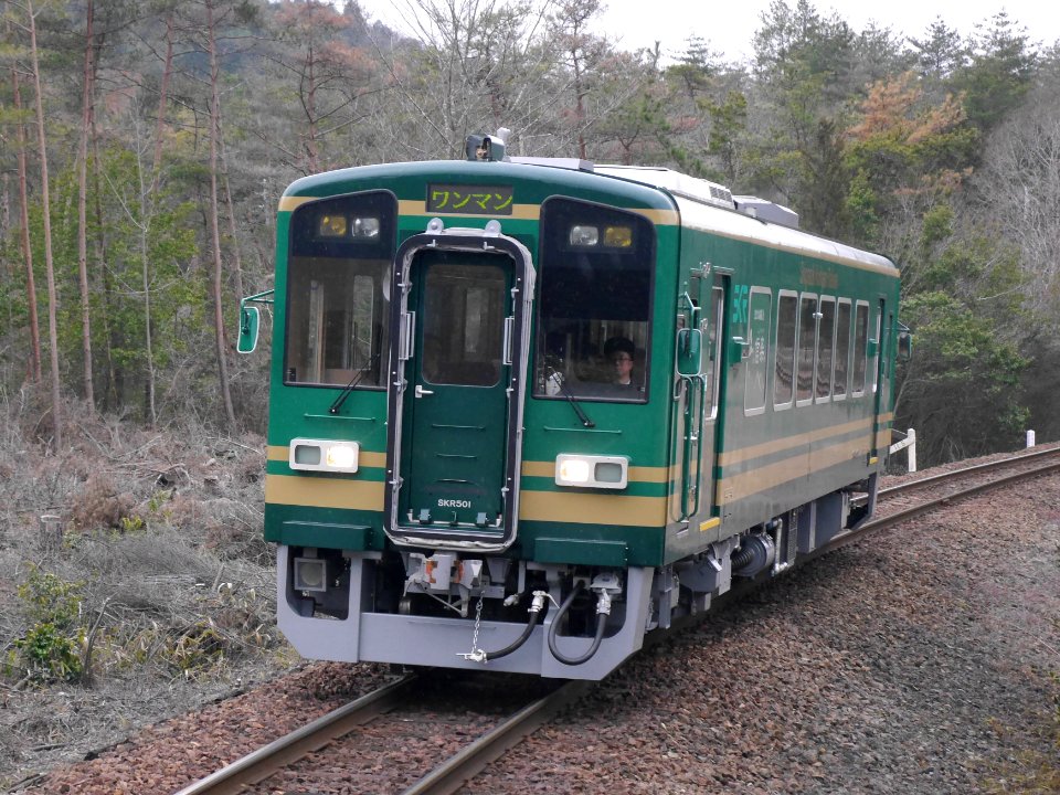 Shigaraki SKR 501 approaching Shigarakigushi station