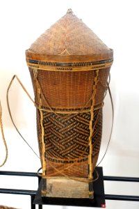 Shoulder basket, Brau - Vietnam Museum of Ethnology - Hanoi, Vietnam - DSC03218