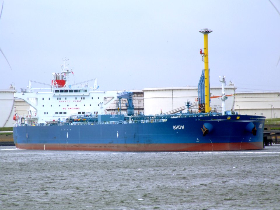 Show p1 at the '4e Petroleumhaven', Port of Rotterdam, Holland 14-Jul-2007