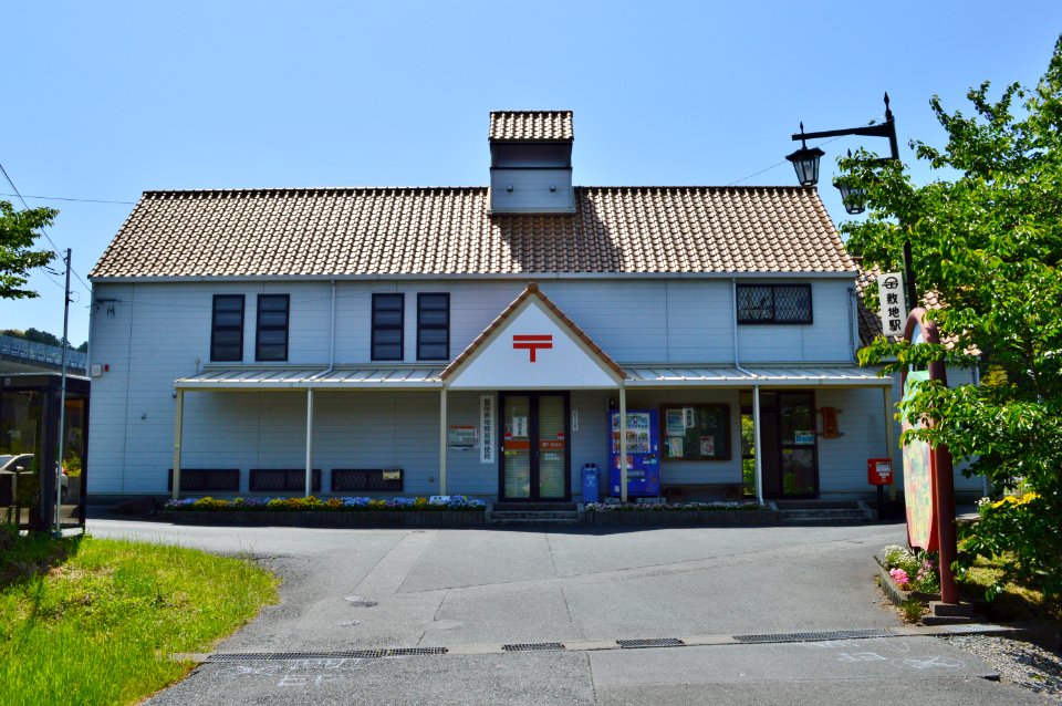 Shikiji Station, ekisha