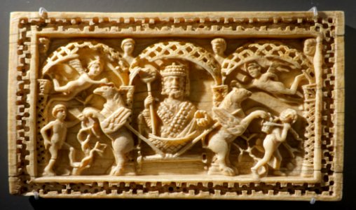 Sides of an Alexander casket, 4 of 4, Constantinople, 850-900 AD, or Alexandria, late 500s AD, ivory - Hessisches Landesmuseum Darmstadt - Darmstadt, Germany - DSC00326