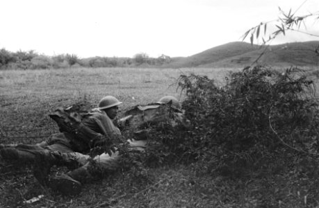 Sidamanik (Sumatra's Oostkust). De infanteriepatrouille van Infanterie VI is op , Bestanddeelnr 3671