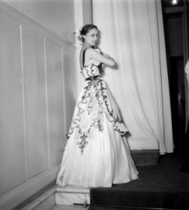 Show Balmain in Victoriahotel, Bestanddeelnr 904-5111