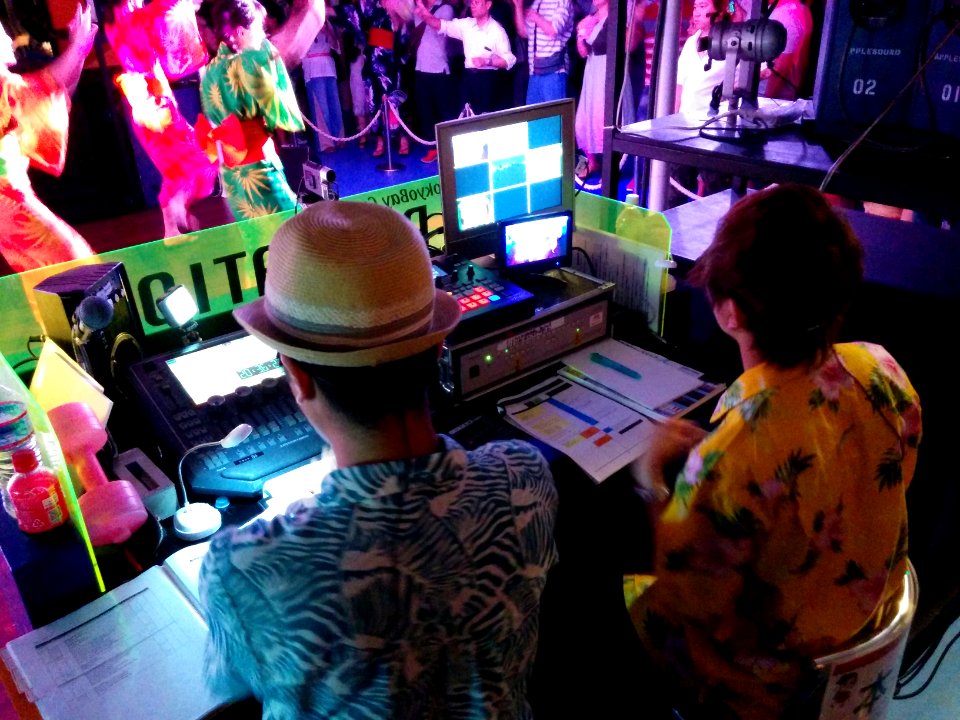 Show engineers in cruise boat 東京納涼船