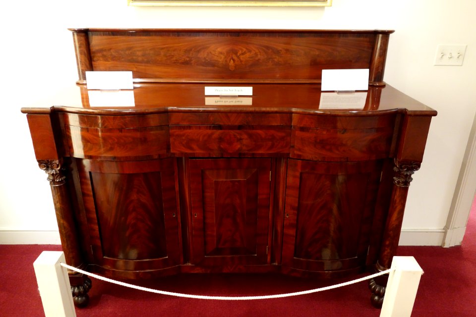 Sideboard in neoclassical style, Charles Koones' Furniture Factory, Alexandria, c. 1830, mahogany - The Lyceum - Alexandria, Virginia - DSC03487