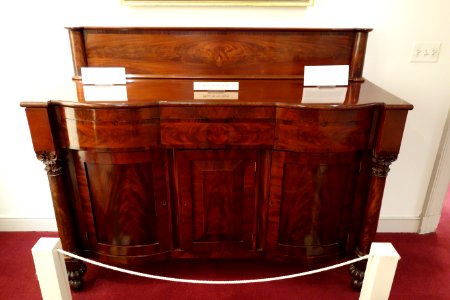 Sideboard in neoclassical style, Charles Koones' Furniture Factory, Alexandria, c. 1830, mahogany - The Lyceum - Alexandria, Virginia - DSC03487