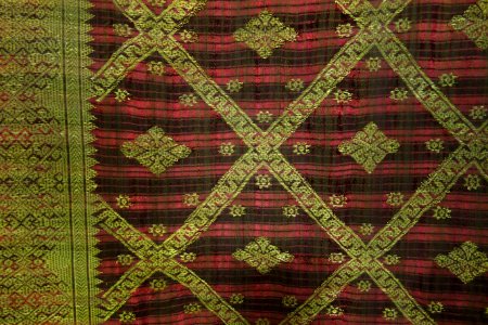 Shoulder cloth (slendang), Minangkabau people, West Sumatra, Indonesia, view 2, late 19th century, silk, gold thread - Textile Museum of Canada - DSC01014