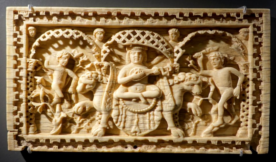 Sides of an Alexander casket, 2 of 4, Constantinople, 850-900 AD, or Alexandria, late 500s AD, ivory - Hessisches Landesmuseum Darmstadt - Darmstadt, Germany - DSC00322