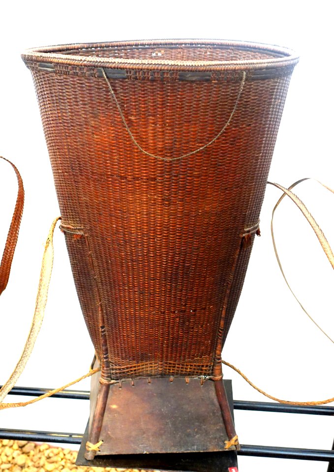 Shoulder basket, Ba Na (Rongao) - Vietnam Museum of Ethnology - Hanoi, Vietnam - DSC03216