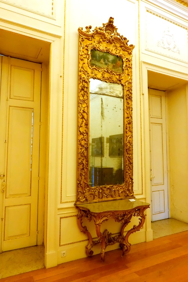 Side table with mirror, France, mid 1700s, gilt wood, oil on canvas, marble - Museu Nacional de Soares dos Reis - Porto, Portugal - DSC00528