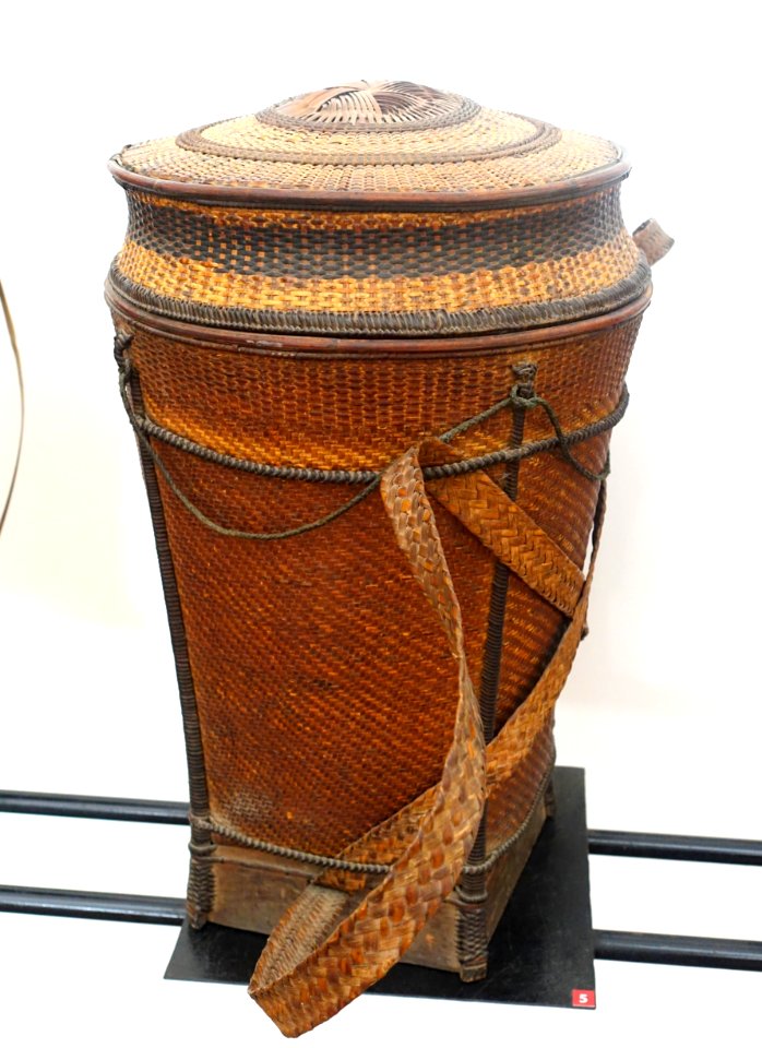 Shoulder basket, Gie-Trieng (Gie) - Vietnam Museum of Ethnology - Hanoi, Vietnam - DSC03222