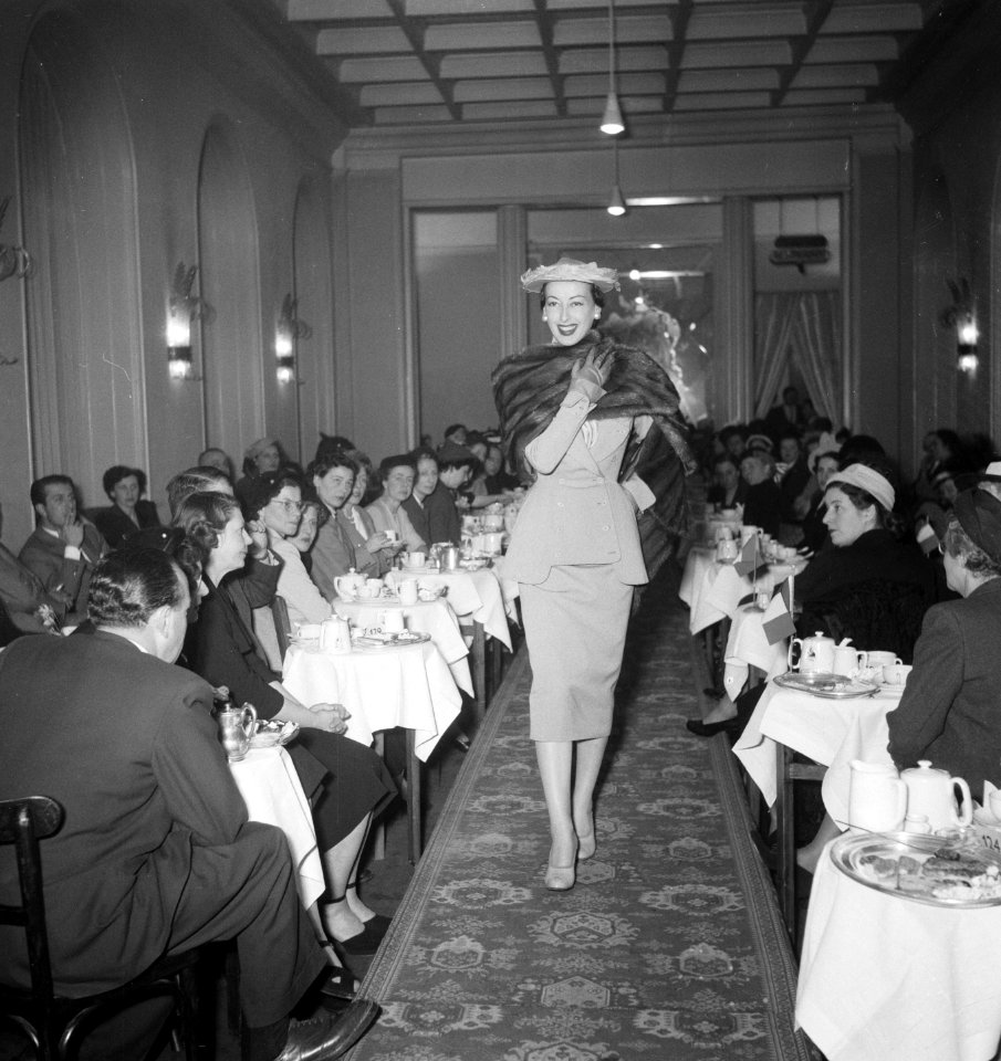 Show Balmain in Victoriahotel, Bestanddeelnr 904-5109