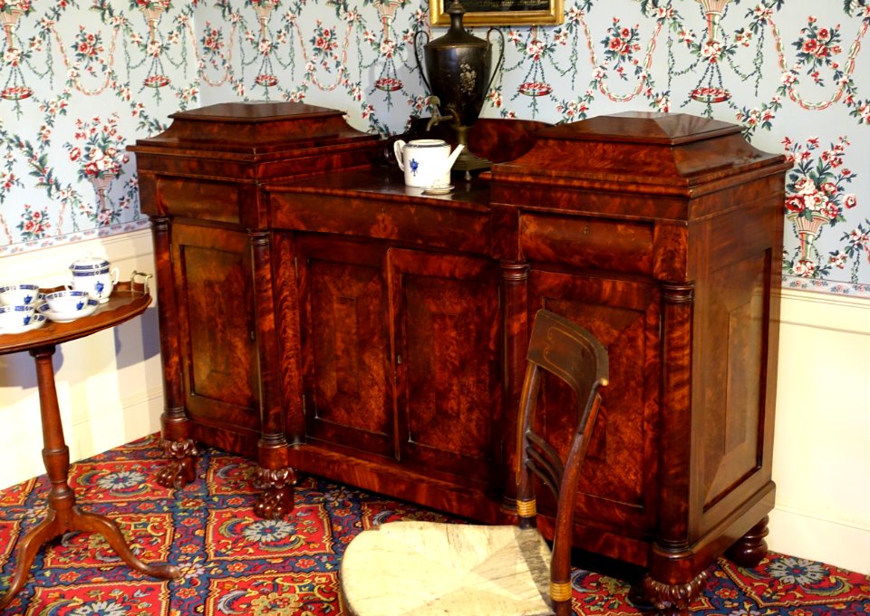 Sideboard, probably Boston MA, 1825-1835, mahogany, mahogany veneer, eastern white pine - Concord Museum - Concord, MA - DSC05778