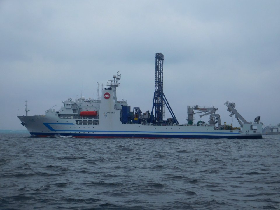 Side view of Hakurei, an investigation of Japan Oil,Gas and Metals National Corporation(JOGMEC) ,at Tokyo bay