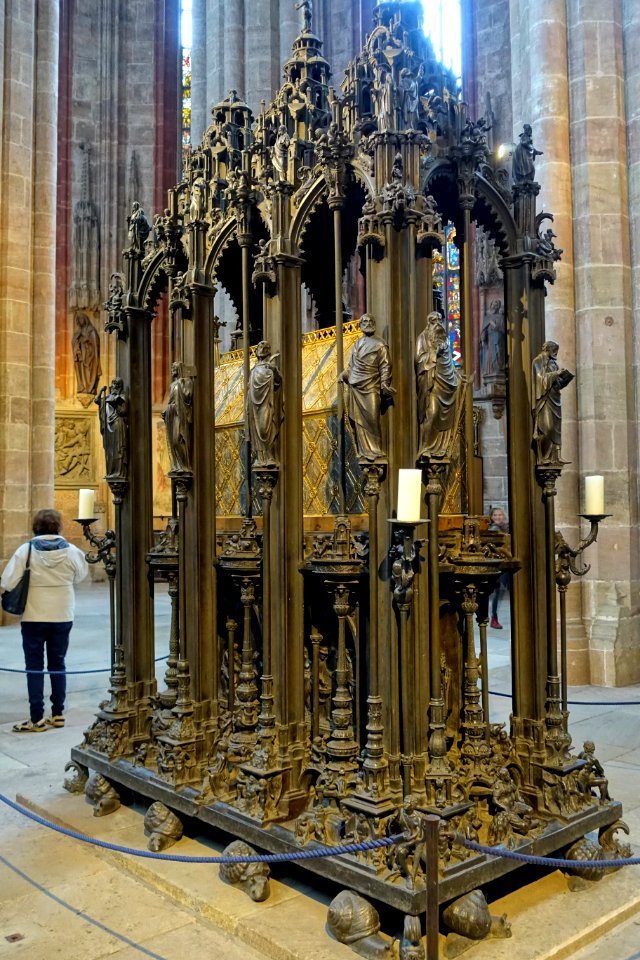 Shrine of St. Sebaldus - St. Sebald church - Nuremberg, Germany - DSC01972