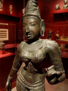 Shri Devi, view 2, Tamil Nadu, India, 11th century AD, bronze - San Diego Museum of Art - DSC06431