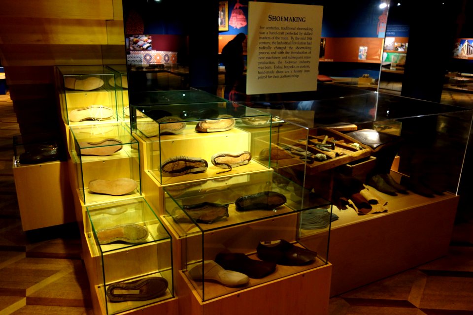 Shoemaking exhibit - Bata Shoe Museum - DSC00186