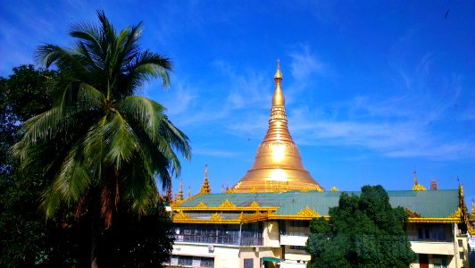 Shwedagon Pagoda in Yangon photo