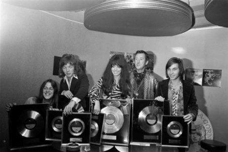 Shocking Blue krijgt gouden en platina platen in Hilton Hotel , Amsterdam, Bestanddeelnr 923-8080